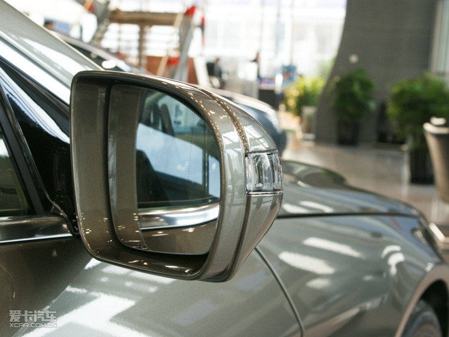 2010��YE���p�T E 260 CGI Coupe