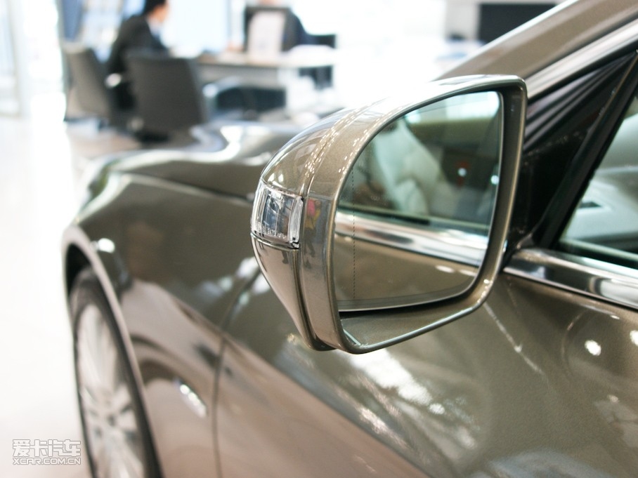 2010��YE���p�T E 260 CGI Coupe