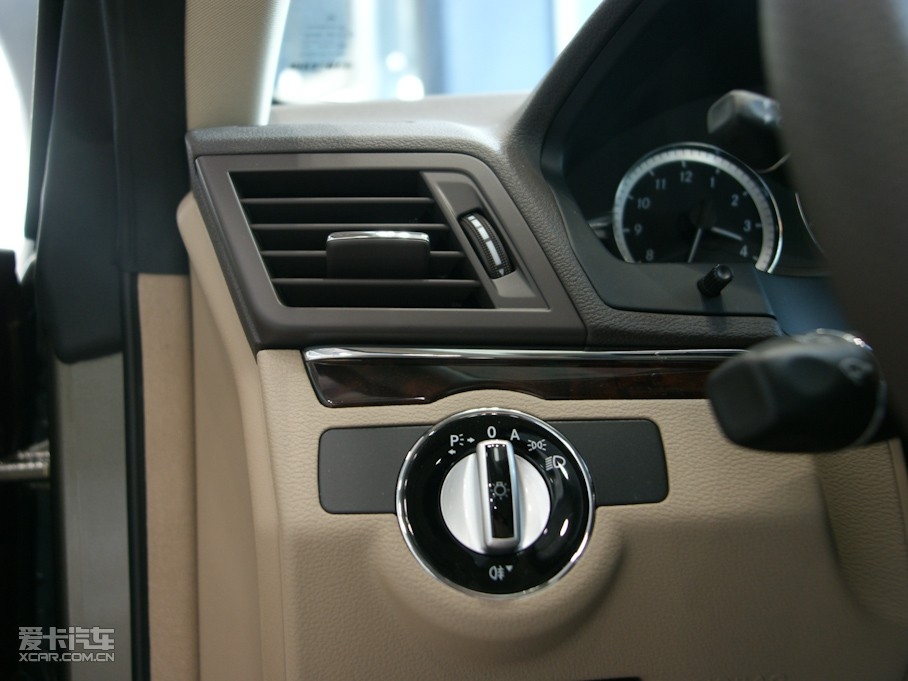 2010��YE���p�T E 260 CGI Coupe