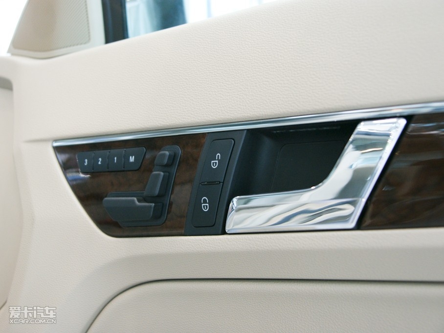 2010��YE���p�T E 260 CGI Coupe