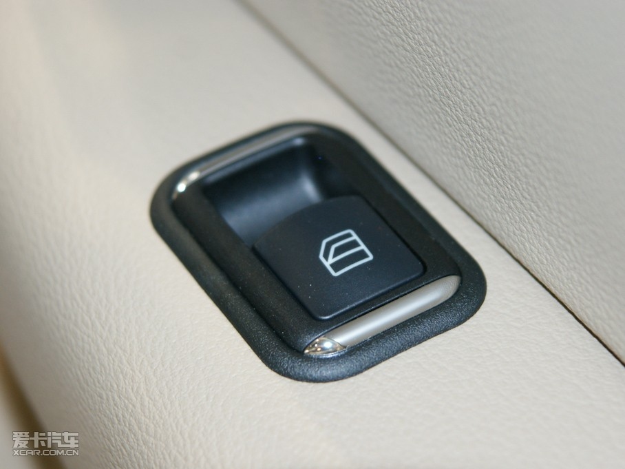 2010��YE���p�T E 260 CGI Coupe