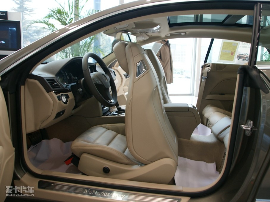 2010��YE���p�T E 260 CGI Coupe