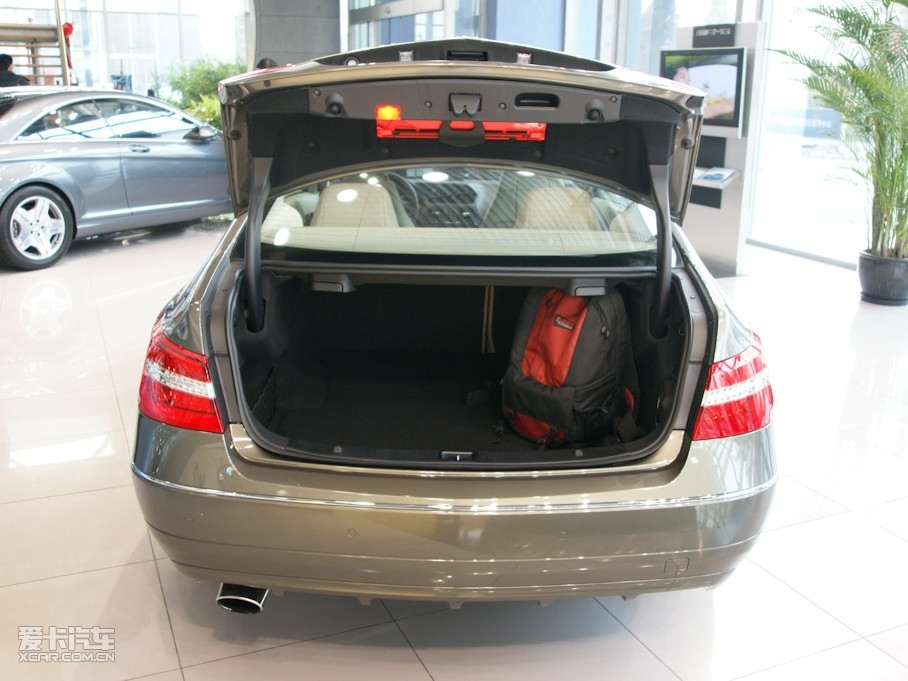 2010��YE���p�T E 260 CGI Coupe