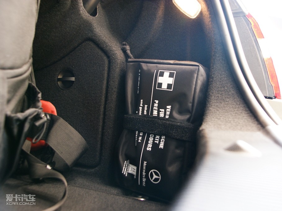 2010��YE���p�T E 260 CGI Coupe