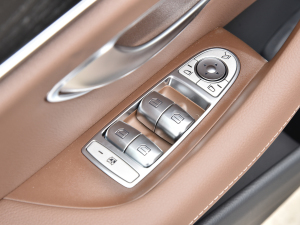 2022E 260 r\Ӱ п؅^(q)