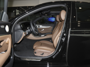 2022E 300 A\Ӱ ǰſg