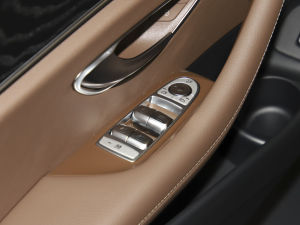 2022E 300 A\Ӱ п؅^