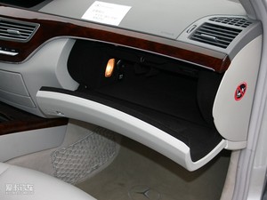 2010款S 300L 豪华版 手套箱
