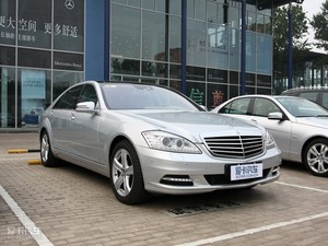 2010款S 300L 豪华版 整体外观