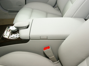 2010款S 300L 尊贵版 中央扶手箱
