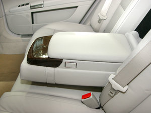 2010款S 300L 尊贵版 后排中央扶手