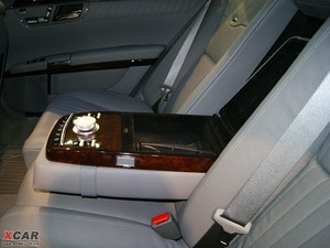 2010款S 600L  后排中央扶手