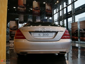 2010款S 300L 商务版 正后	