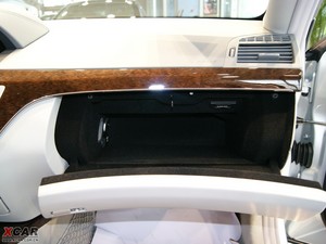 2010款S 300L 商务版 手套箱