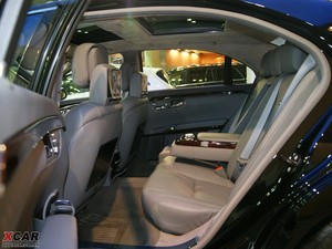 2010款S 600L  后排空间