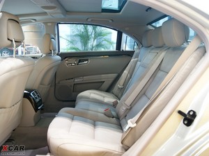 2010款S 300L 商务版 后排空间