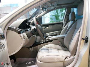 2010款S 300L 商务版 前排空间