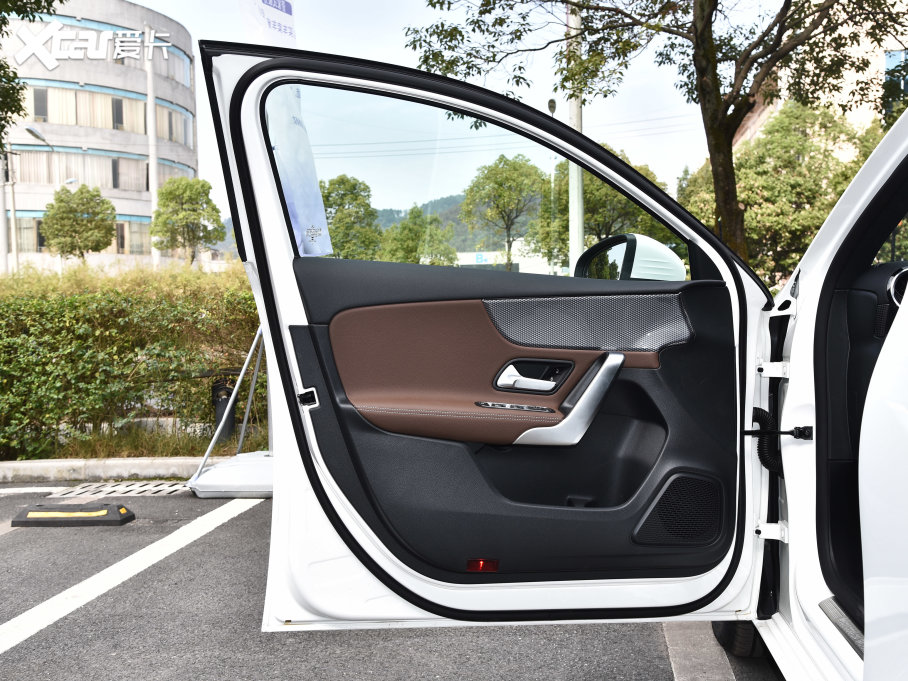 2023YA(M(jn)) A 200 (dng)