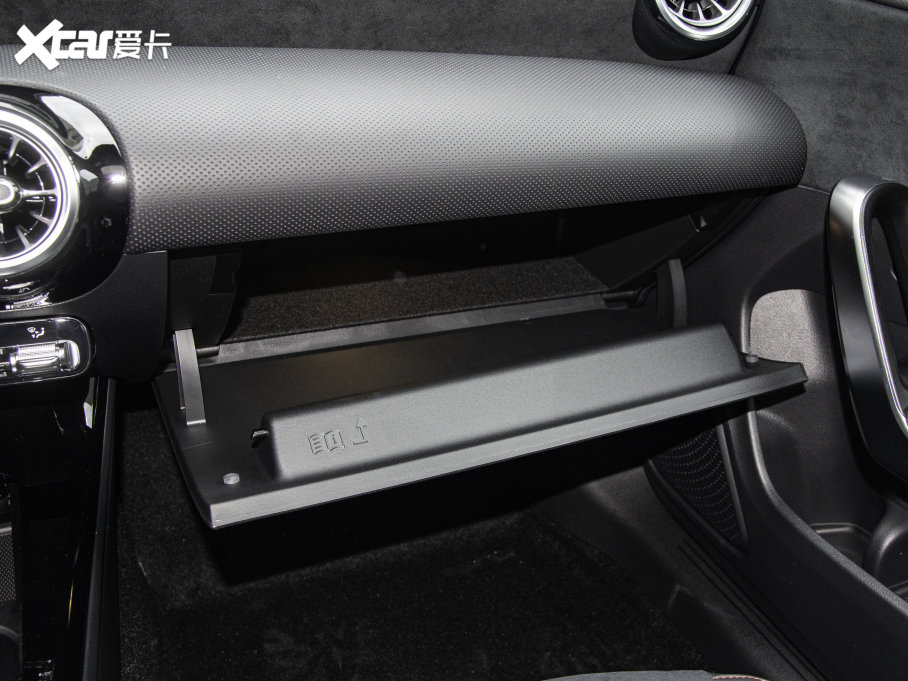 2023��YCLA�C��܇ CLA 200 �C��܇