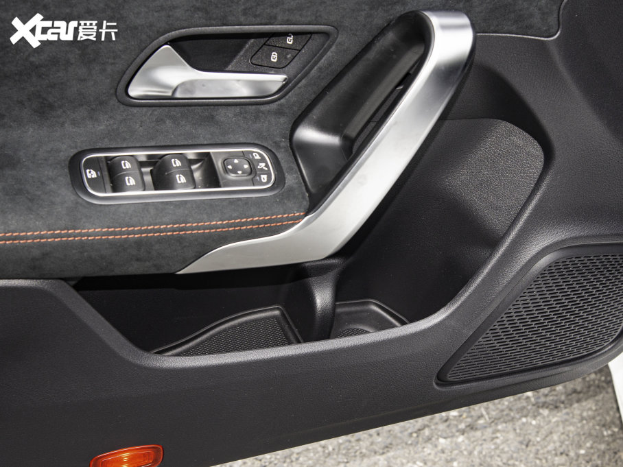 2023��YCLA�C��܇ CLA 200 �C��܇