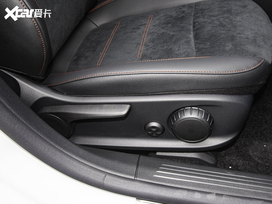 2023��YCLA�C��܇ CLA 200 �C��܇