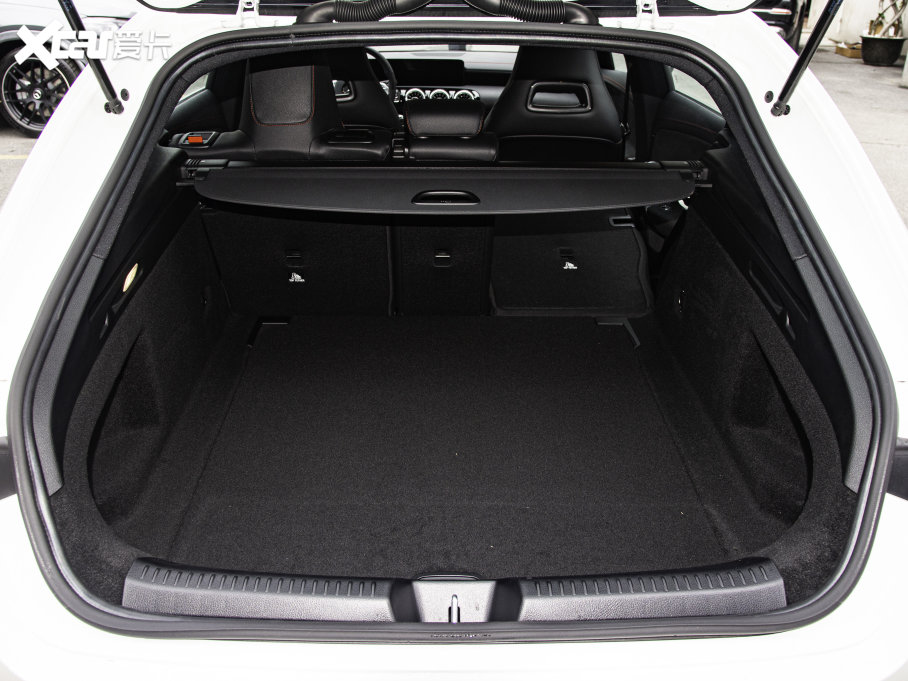 2023��YCLA�C��܇ CLA 200 �C��܇