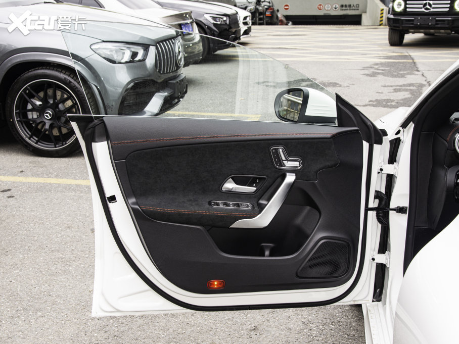 2023��YCLA�C��܇ CLA 200 �C��܇