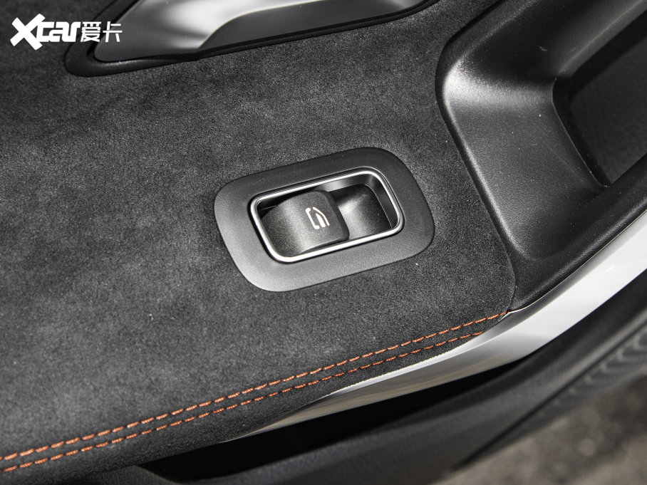 2023��YCLA�C��܇ CLA 200 �C��܇