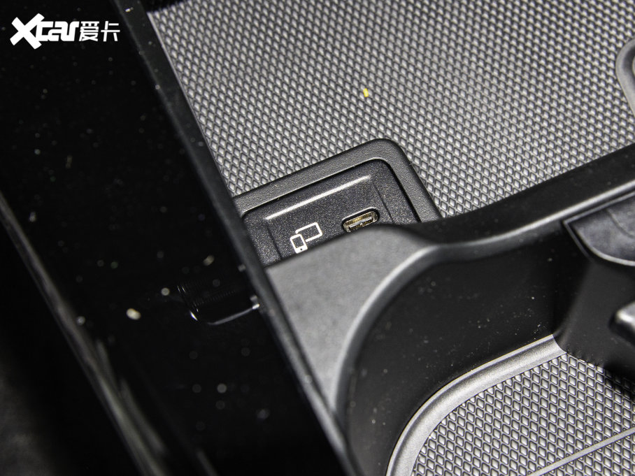 2023��YCLA�C��܇ CLA 200 �C��܇