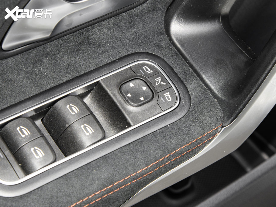 2023��YCLA�C��܇ CLA 200 �C��܇