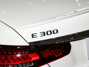 2023E 300 r\Ӱ ^