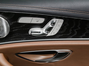 2023E 300 r(sh)\(yn)(dng) g