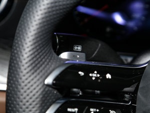 2023E 300 r\Ӱ п؅^(q)