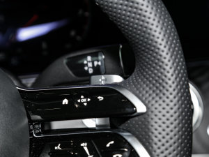 2023E 300 r\Ӱ п؅^(q)