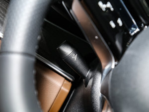 2023E 300 r\Ӱ п؅^(q)