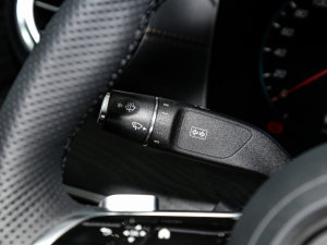 2023E 300 r\Ӱ п؅^(q)