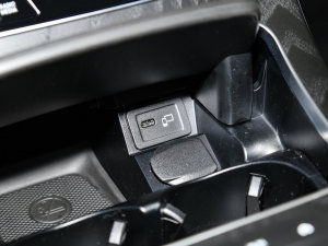 2023E 300 r\Ӱ п؅^(q)