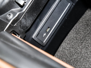 2023E 300 r\Ӱ п؅^(q)