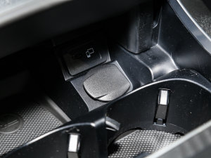 2023E 300 r\Ӱ п؅^(q)