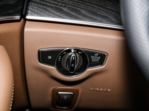 2023E 300 r\Ӱ п؅^(q)