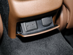 2023E 300 r\Ӱ п؅^(q)