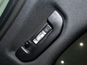 2023E 300 r\Ӱ п؅^(q)