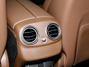 2023E 300 r\Ӱ п؅^(q)