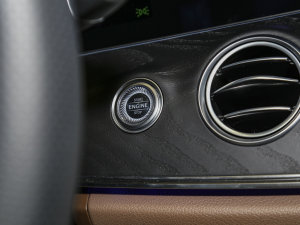 2023E 300 A\Ӱ п؅^