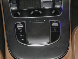 2023E 300 A\Ӱ п؅^