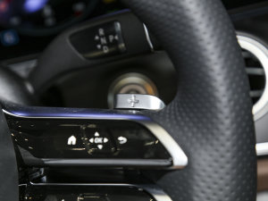 2023E 300 A\Ӱ п؅^