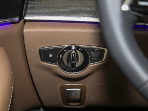 2023E 300 A\Ӱ п؅^