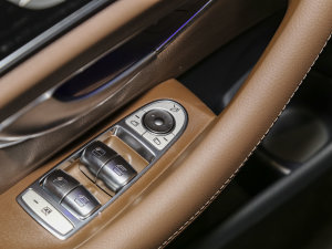 2023E 300 A\Ӱ п؅^