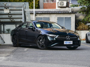 2023款CLS 300 豪华型 右前45度
