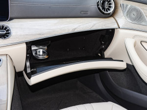 2023款CLS 300 豪华型 手套箱